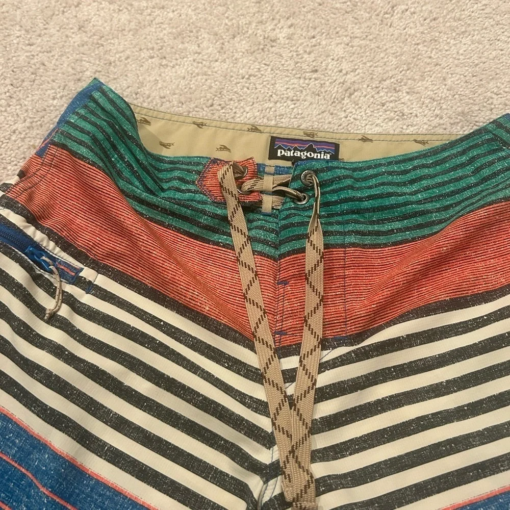 Patagonia Men's Wavefarer Boardshorts size 28